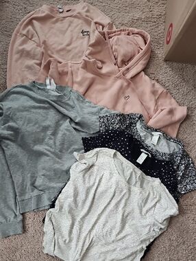 HM BUNDLE XS Mixed Casual Tops Bundle - Blush Pink, Gray, Navy, Cream